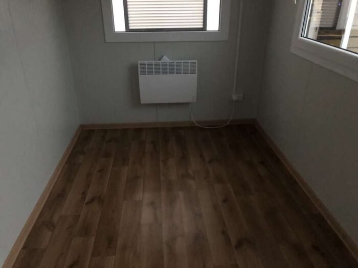 Contenedor de oficina de 5×2,20 con instalaciones sanitarias - Imagen 3