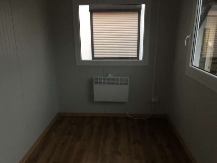Contenedor de oficina de 5×2,20 con instalaciones sanitarias - Imagen 10