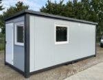 Oficina contenedor 6,00 x 2,40m con WC, ducha y cocina americana