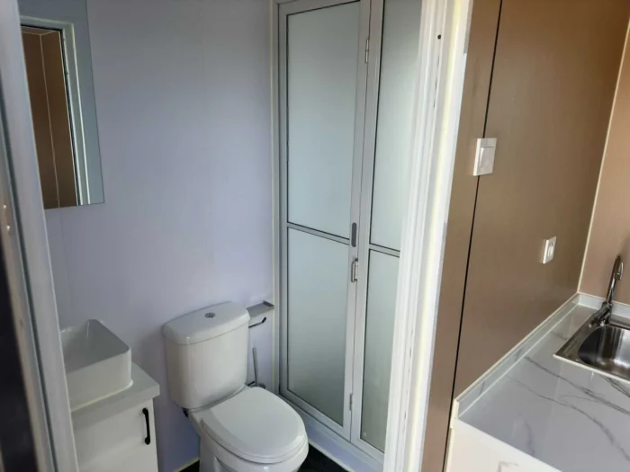 Casa contenedor compuesta por una unidad de 40 pies HQ, equivalente a una tiny house de 12 metros, configurada como vivienda doble - Imagen 18
