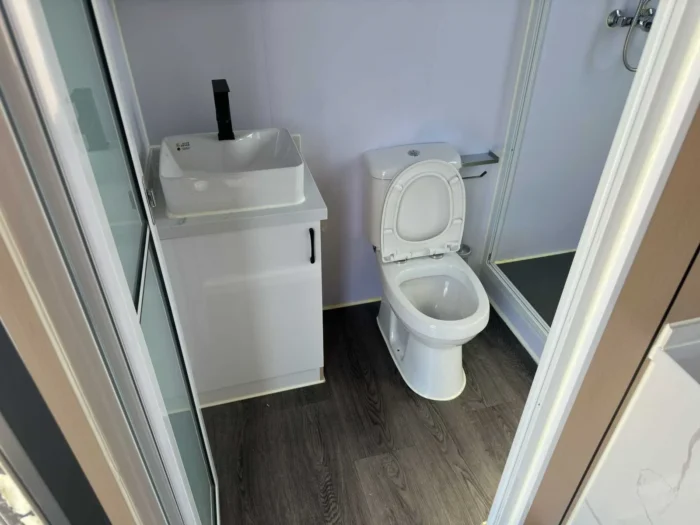 Casa contenedor compuesta por una unidad de 40 pies HQ, equivalente a una tiny house de 12 metros, configurada como vivienda doble - Imagen 19