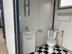 Contenedor sanitario 4x2m WC doble con duchas - Imagen 9