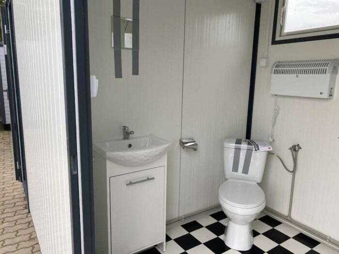 Contenedor sanitario 4x2m WC doble con duchas - Imagen 9