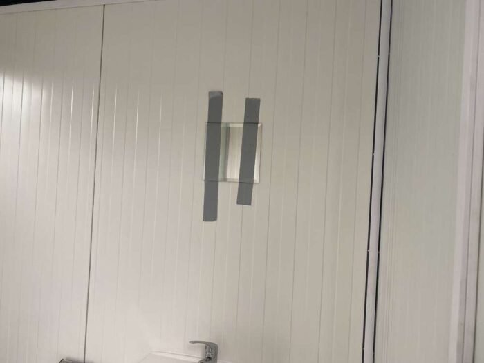 Contenedor sanitario 4x2m WC doble con duchas - Imagen 10