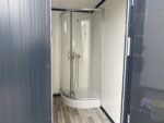 Contenedor sanitario 4x2m WC doble con duchas - Imagen 11
