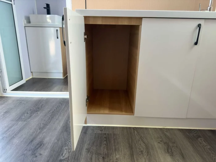 Casa contenedor compuesta por una unidad de 40 pies HQ, equivalente a una tiny house de 12 metros, configurada como vivienda doble - Imagen 6
