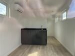 Pequeña casa con marco de plástico - Imagen 9