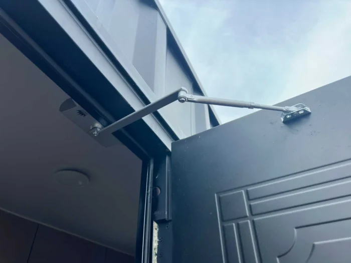 Casa contenedor compuesta por una unidad de 40 pies HQ, equivalente a una tiny house de 12 metros, configurada como vivienda doble - Imagen 9