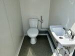Contenedor sanitario con 3 cabinas - Imagen 11