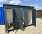 Contenedor sanitario con 3 cabinas - Imagen 4