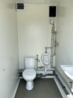 Contenedor sanitario con 3 cabinas - Imagen 8